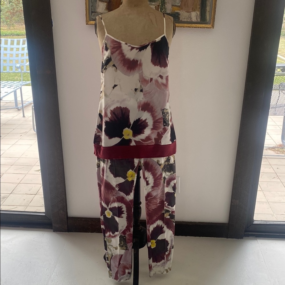 PIANURASTUDIO  Floral Sleeveless Top and Pants Set